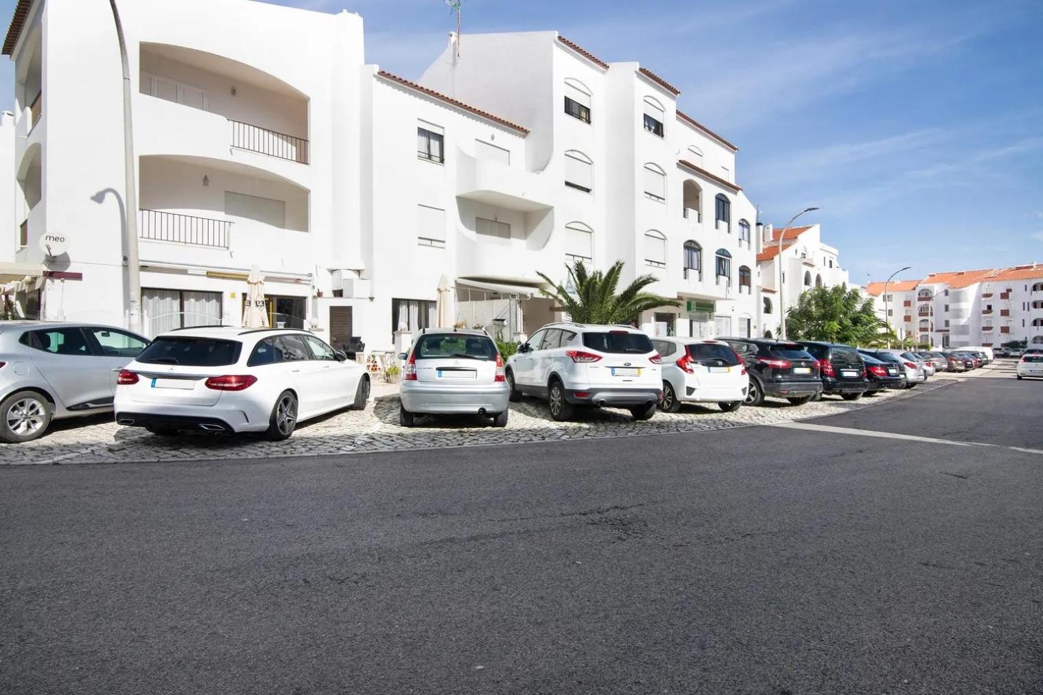 Blue Wave Escape Apartment Albufeira Luaran gambar